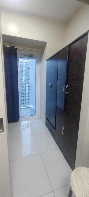 AIRCON CONDO ROOM IN MAKATI GOOD FOR 4 PERSONS Apartment in Makati