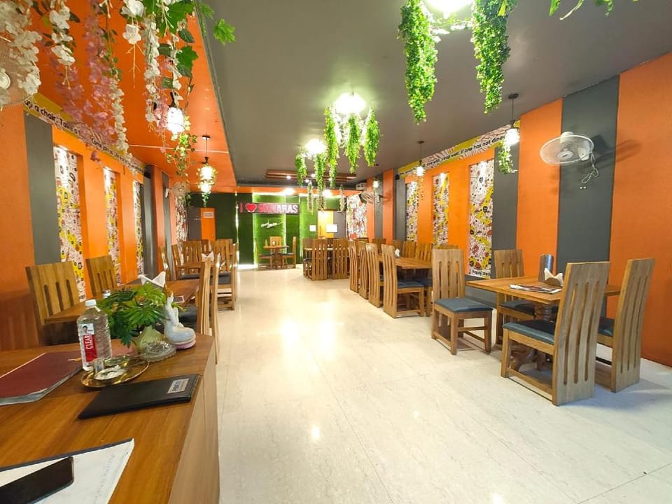 Goroomgo Ashoka Grand Varanasi Indian Only near Railway Station Hotel in Varanasi