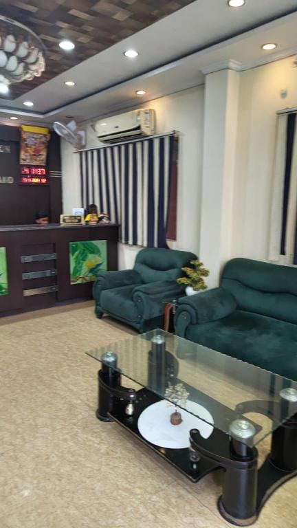 Goroomgo Ashoka Grand Varanasi Indian Only near Railway Station Hotel in Varanasi