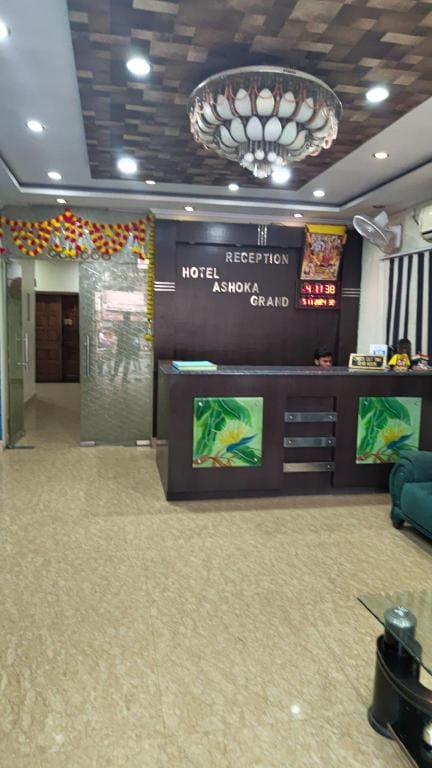 Goroomgo Ashoka Grand Varanasi Indian Only near Railway Station Hotel in Varanasi