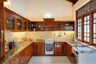 Villa Mandalay Sri Lanka Bentota with pool & chef Vacation rental in Western Province