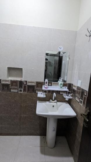 Separate Room inside Villa (couple allowed) Villa in Karachi