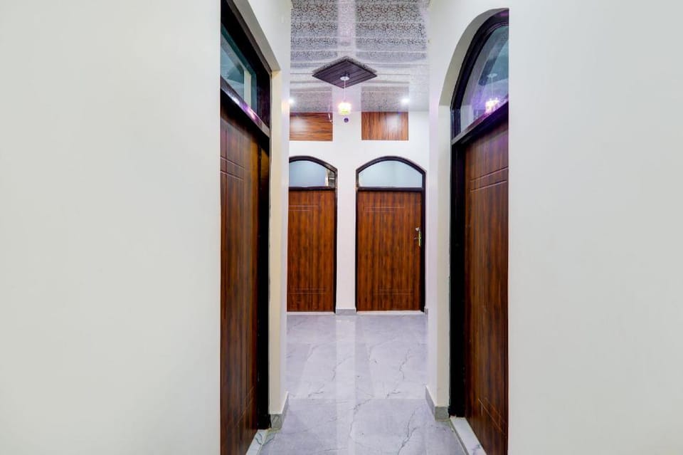 Hotel O by OYO NLT Palace Hotel in Lucknow
