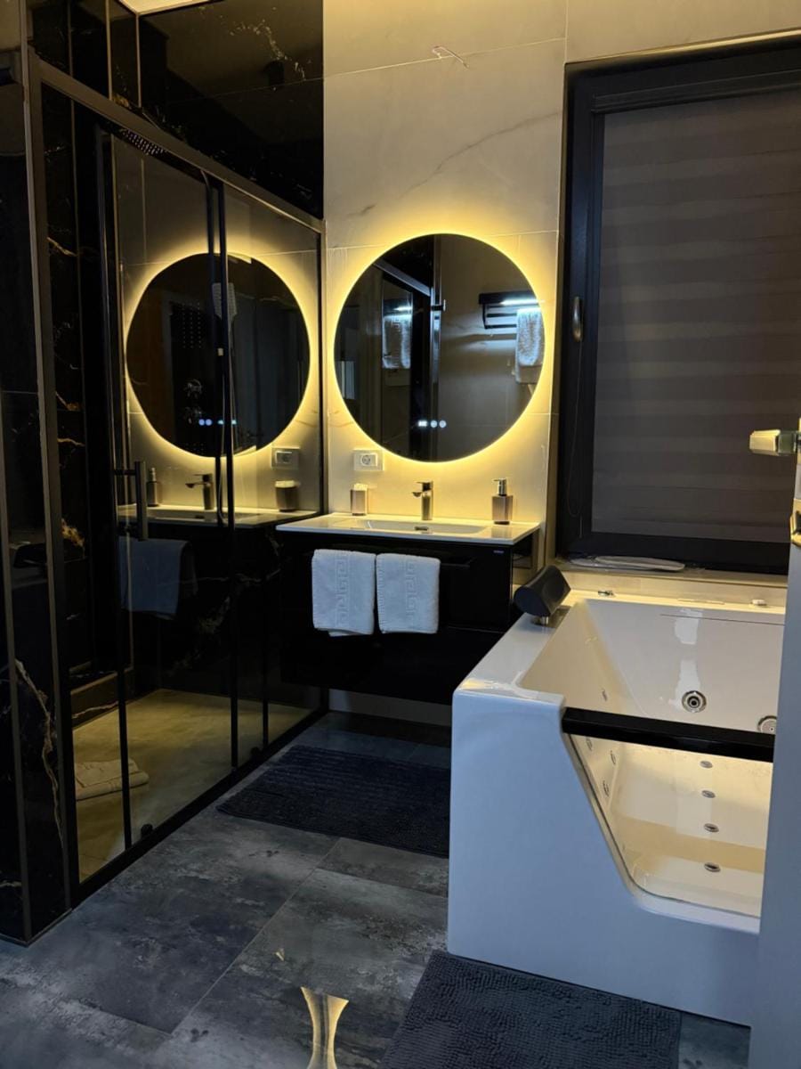 Galactic&Ludmila Suite SPA Hotel in Brașov County