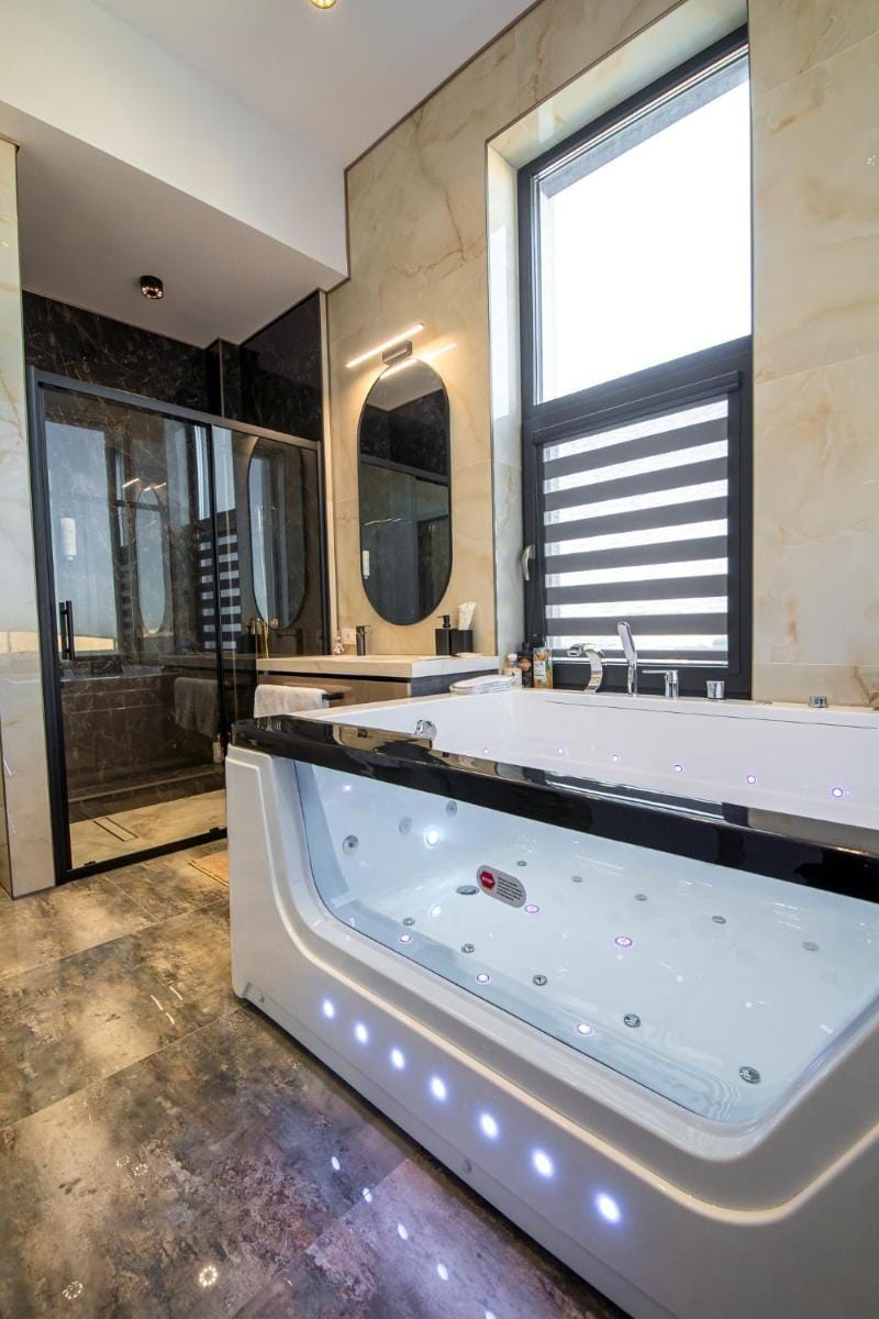 Galactic&Ludmila Suite SPA Hotel in Brașov County