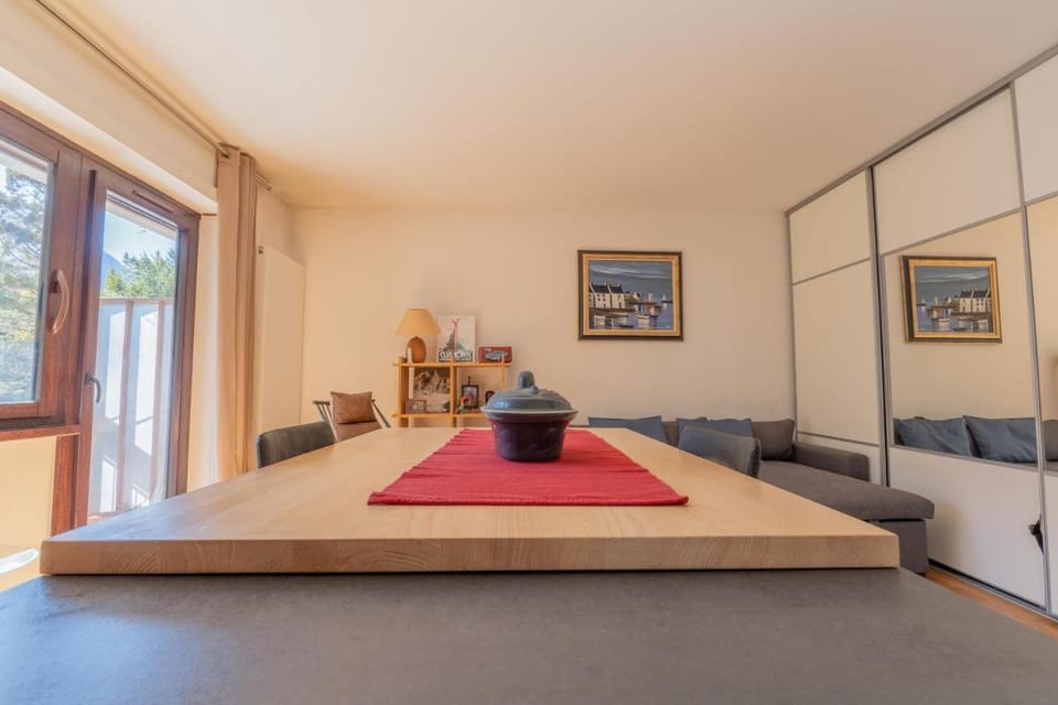 Appartement lumineux à Chamonix avec vue imprenable sur Mont Blanc et parking Hotel in Les Houches