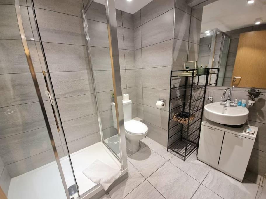 Large Duplex Flat at London Bridge Apartment in London Borough of Southwark