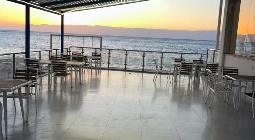 فندق ومرسى حياة حقل  Hotel in Saudi Arabia