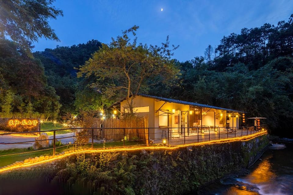 Xiyang Yishan Jing Si Tang Resort Courtyard Country House in Guangdong