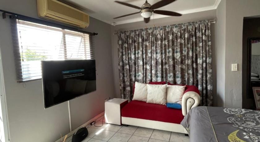 Zoe & Saint Vacation rental in Cape Town