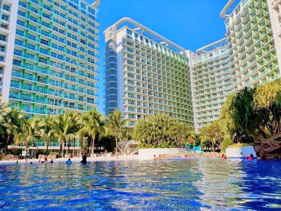 Beach View Azure Staycation 6pax Apartment in Paranaque