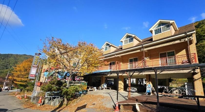 Baekmu Mountain Villa Red Clay Pension Bed and Breakfast in South Korea
