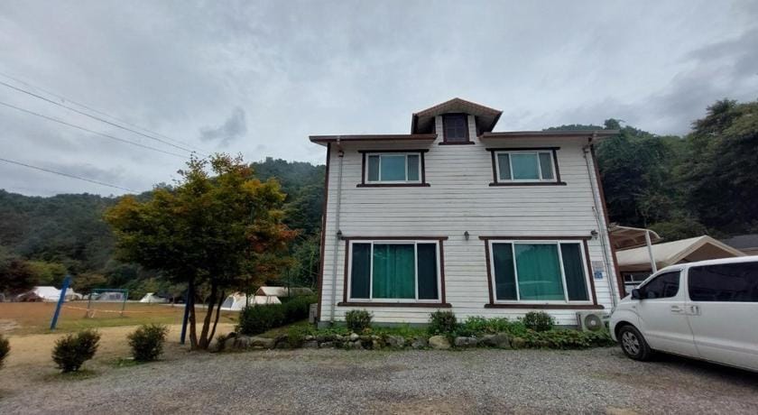 Gapyeong Jandigujang Pension Bed and Breakfast in Gyeonggi-do