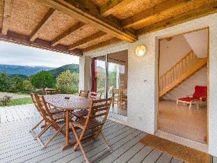 Tidy bungalow with dishwasher on a green domain Vacation rental in Occitanie