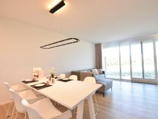 Bright Coastal Family Escape Apartment in De Panne