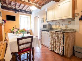 Belvilla by OYO Casa di Laino Vacation rental in Lucca