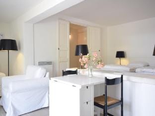 Modern Terrace Stay Montbrun Apartment in Provence-Alpes-Côte d'Azur