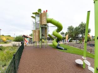 Luxury tent with kitchen and shower by the sea Luxury tent in s-Gravenzande