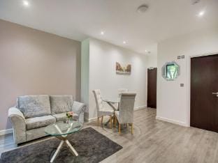 Spacious Apartment in Milton Keynes near Gulliveras Theme Park Apartment in Milton Keynes