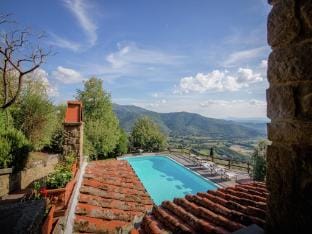 Villa in Tuscany with Pool and Valley Views Villa in Umbria
