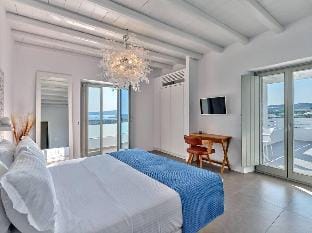 La Vitalite Luxury Villa Mer in Paros Villa in Paros, Greece