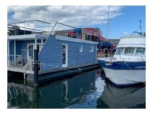 Bosse Comfortable holiday residence Docked boat in Ostholstein