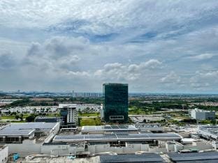Lilac Trefoil 2BR-Walk to Setia City Mall/SCCC Apartment in Selangor, Malaysia
