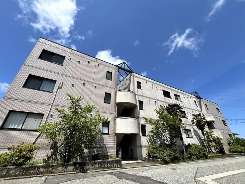 ロイヤル黒部　【1組限定】宇奈月温泉・トロッコ列車まで車で20分・広々63㎡・高速Wi-Fi！ Apartment in Nagano Prefecture