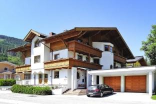 Apartment in Filzmoos near Ski Amade Apartment in Salzburgerland