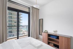 Silkhaus Sea & Palm View Retreat w/ Private Beach Apartment in Dubai