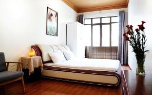 Lotus en Laine Stunning Full 3Story, 2BR Balconies Vacation rental in Hanoi
