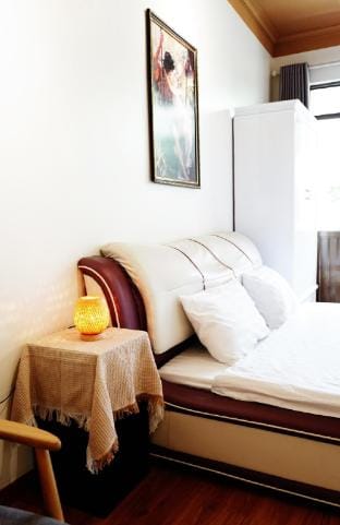 Lotus en Laine Stunning Full 3Story, 2BR Balconies Vacation rental in Hanoi