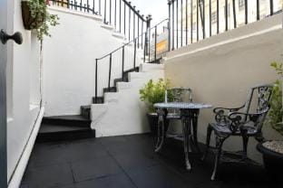 Short Walk to i360 and Beach 5* Condo with Patio Vacation rental in Hove