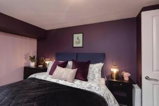 Short Walk to i360 and Beach 5* Condo with Patio Vacation rental in Hove