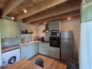 Gîtes Le Vieux Vinzelles : 'Les Châtaigniers' Apartment in Auvergne-Rhône-Alpes