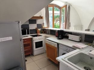 Gîtes Le Vieux Vinzelles : 'Les Noyers' Apartment in Auvergne-Rhône-Alpes