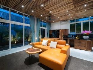 Penthouse With PrivatePool Location Great Sea View Villa in Nha Trang