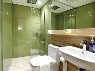 Sky Suites with KLCC Twin Tower View by iRent365 Apartment in Federal Territory of Kuala Lumpur
