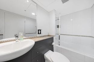 KozyGuru | CBD Queen Bed Studio Cozy & Convenient Vacation rental in Surry Hills