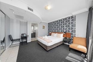 KozyGuru | CBD Queen Bed Studio Cozy & Convenient Vacation rental in Surry Hills