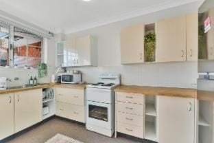 KozyGuru | Harris Park | 2Bed Apt | Free Parking Vacation rental in Parramatta