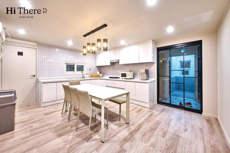 Hithere Guesthouse Bed and Breakfast in Seoul
