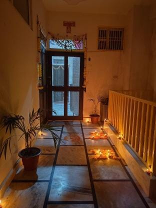 Homestay Room in Vrindavan, Radha Florence  Apartment in Uttar Pradesh