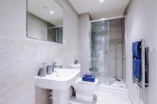 King Bed Premium Central Apart Apartment in Leeds
