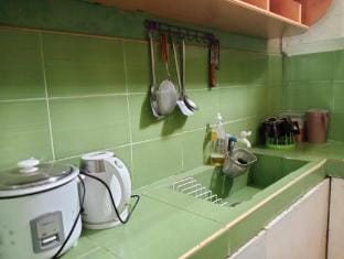 L. De Vera Homestay with FREE USE OF MOTORCYCLE  Apartment in Puerto Princesa