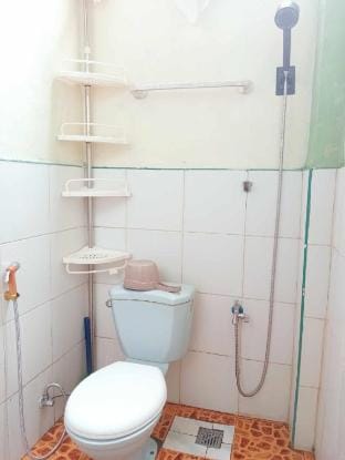 L. De Vera Homestay with FREE USE OF MOTORCYCLE  Apartment in Puerto Princesa