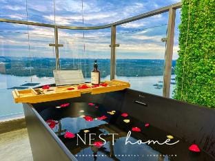 【Bathtub & Sunset Seaview!】Luxury Suite @Danga Bay Apartment in Johor Bahru