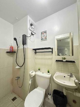 Zen Haven Staycation beside EK Apartment in Santa Rosa