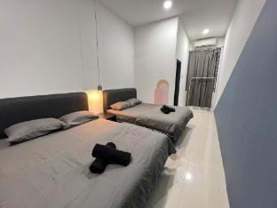 FunkyVila5 16PX 4BR Near188Tower, Artstreet, HTTA Vacation rental in Pahang, Malaysia