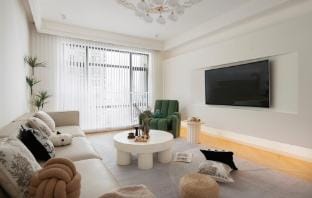 Shanghai Center 4 Bedroom Apt Near Yuyuan Garden Apartment in Shanghai